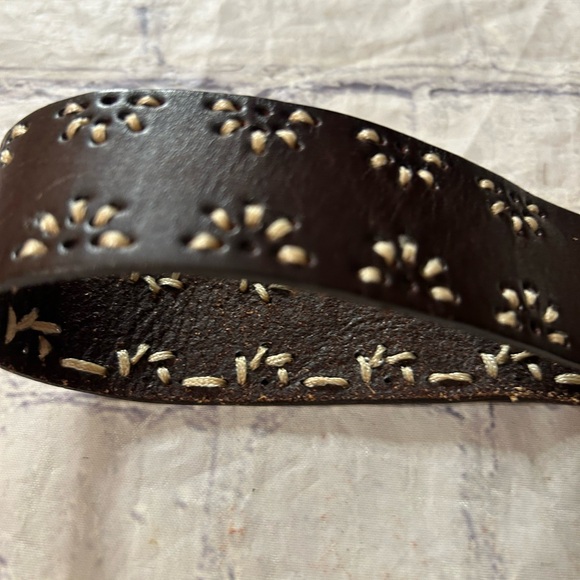 AEROPOSTALE BROWN LEATHER FLORAL STITCHED BOHO HIPPIE VIBE BELT - Picture 3 of 10